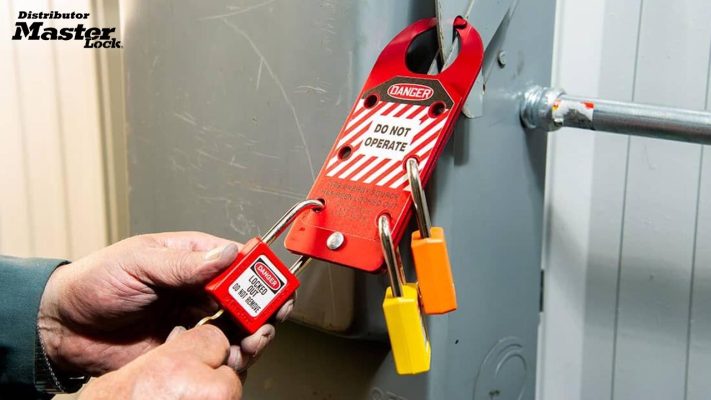 MASTER LOCK 406BLK ZENEX THERMOPLASTIC SAFETY PADLOCK